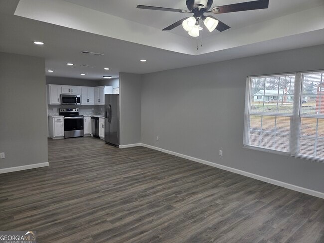 Photo - 401 E 7th St