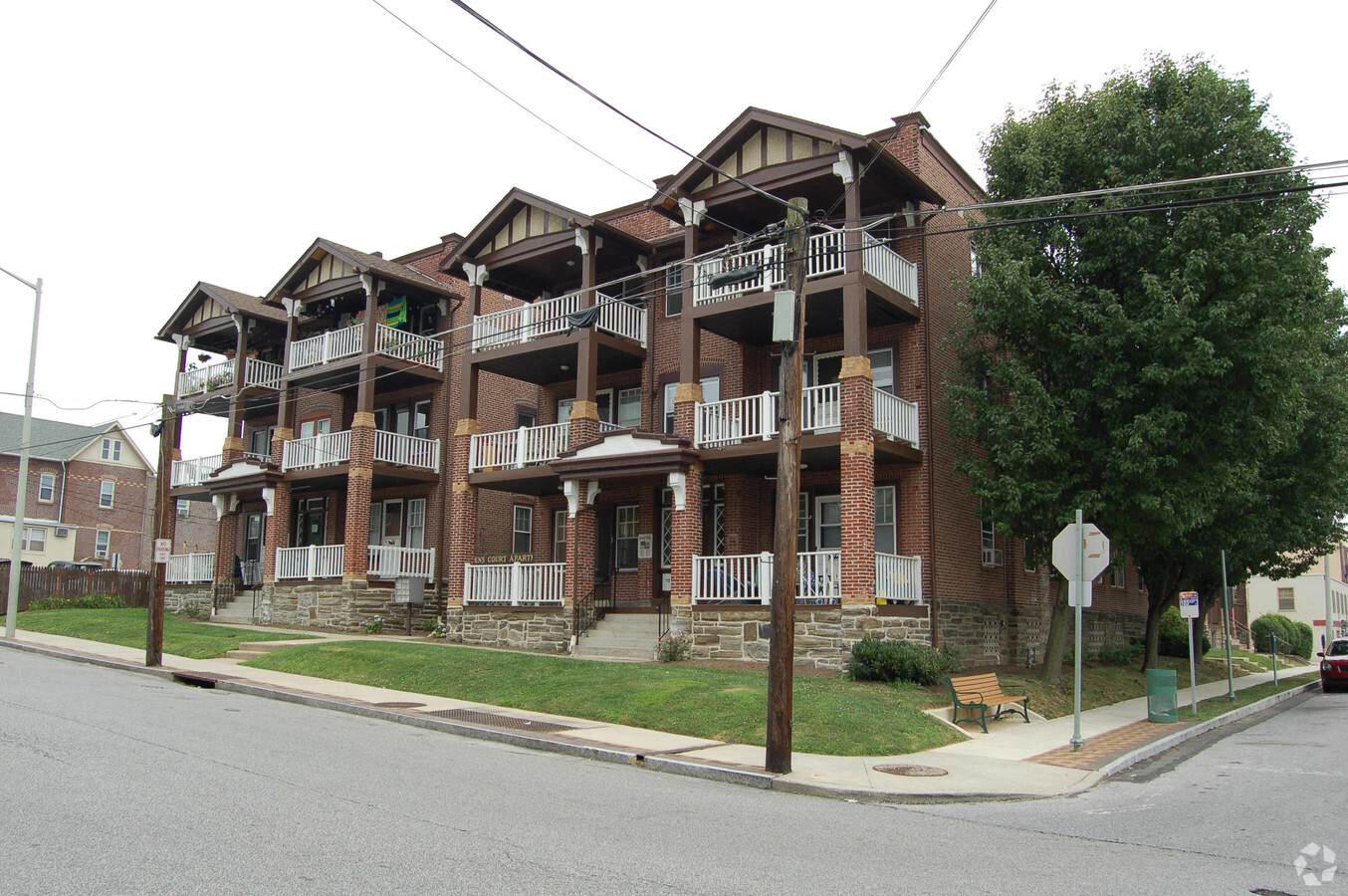 Athens Court - Athens Court Apartments