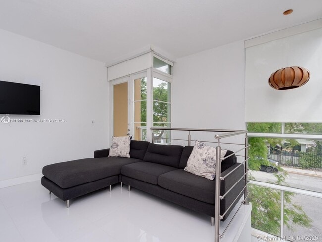 Photo - 8041 Harding Ave Unidad 101