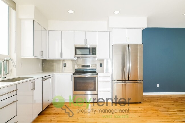 Photo - **Rent Special** Modern Two Bedroom Townho...