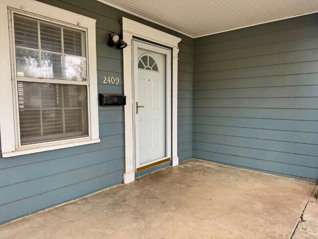 Photo - 2 Story Cute House Close to Campus! Flexible lease terms available. Choose from 6, 9, or 18-month...