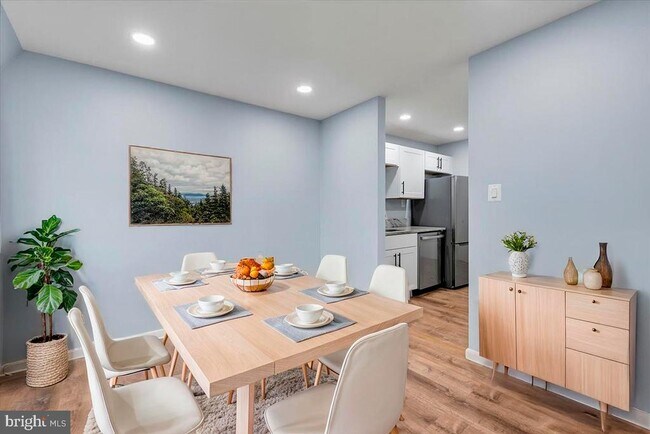 Photo - 4520 King St Unit 601