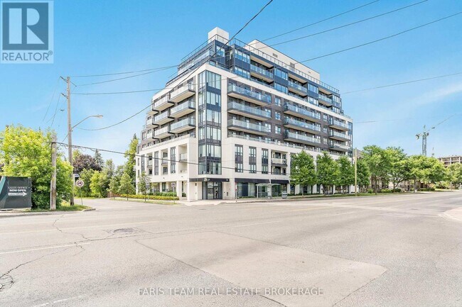 Photo - 741 Sheppard Ave W Unité 401