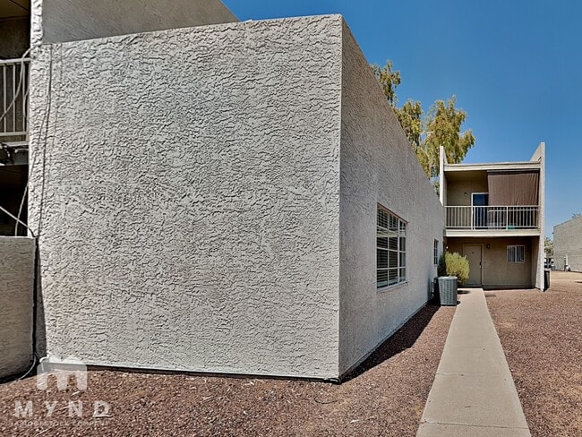 Building Photo - 2828 E Tierra Buena Ln Rental