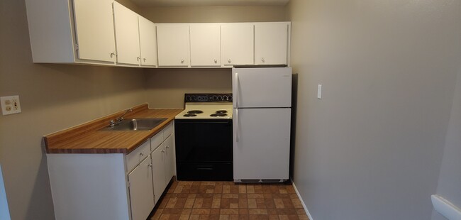 Photo - Colonial Club Apartments