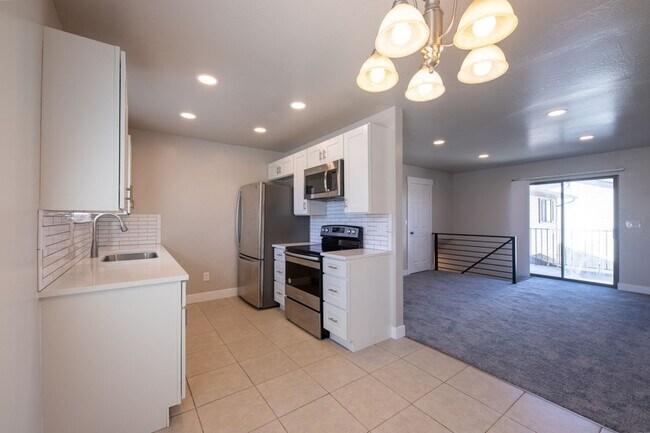 Building Photo - 5235 S Glendon Wy