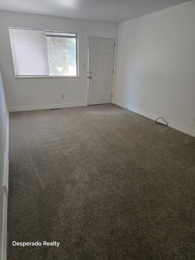 Photo - 1714 Larch St
