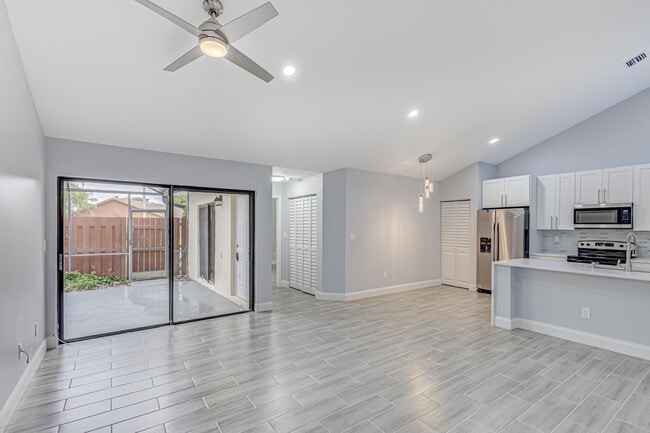 Building Photo - 1240 Summit Pl Cir Rental