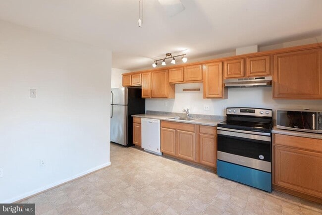 Photo - 8132 Sleepy View Ln