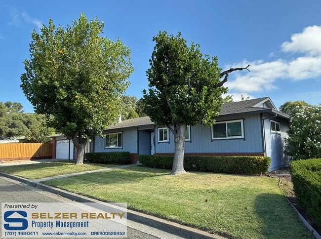 Building Photo - Roomy 3+ bedroom north Ukiah home w/ big y...