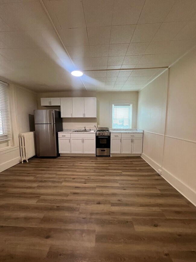 Photo - 114 S Queen St Unit APT-1