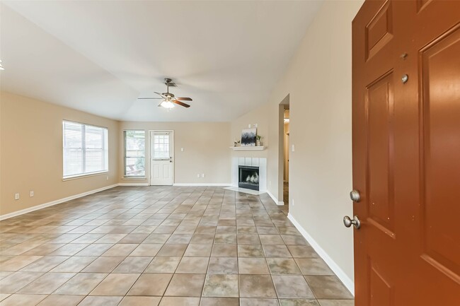 Photo - 10926 Waterview Cir