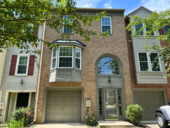 Updated 3 BR/2.5 BA Townhome in Dorsey Hall! - Updated 3 BR/2.5 BA Townhome in Dorsey Hall!