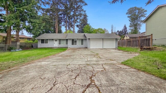 Building Photo - Updated Rambler in Prime Kirkland Location