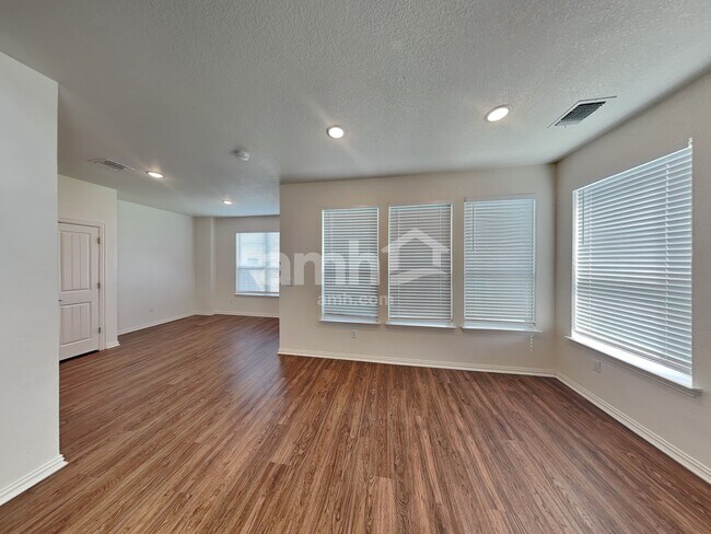 Photo - 2708 Geronimo Creek