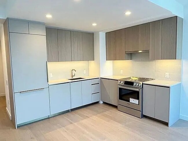 Building Photo - 3 Ct Square W Unit Apt 2304