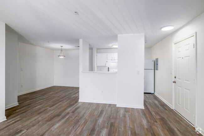 2BR, 1BA - 877SF - Kitchen / Dining Room Market Rate - Coppermine Run