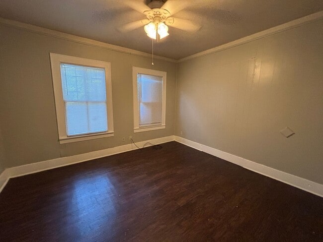 Photo - Cute 1 bedroom 1 bath duplex House