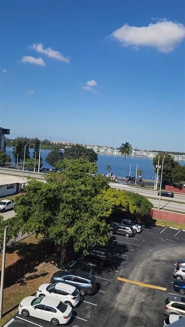 Building Photo - 1200 NE Miami Gardens Dr Unit 607W