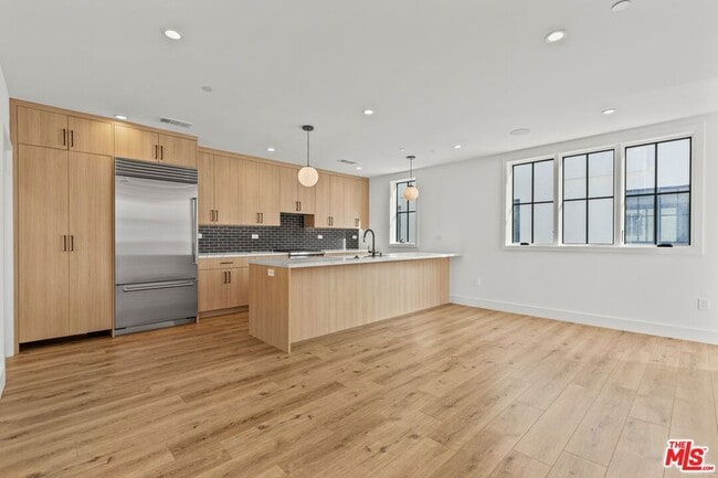 Photo - 14535 Killion St