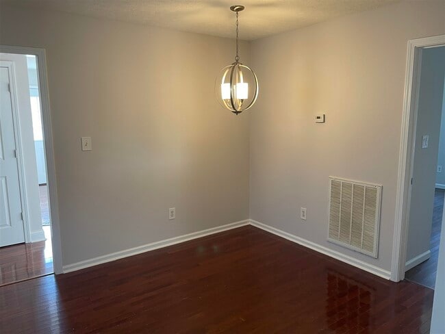 Photo - 3261 Cave Springs Ave