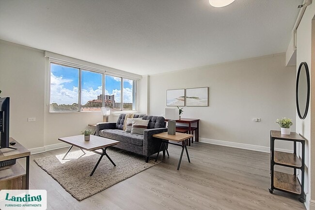 Photo - 305 Dr. M.L.K. Jr St S Unit 402.1403560