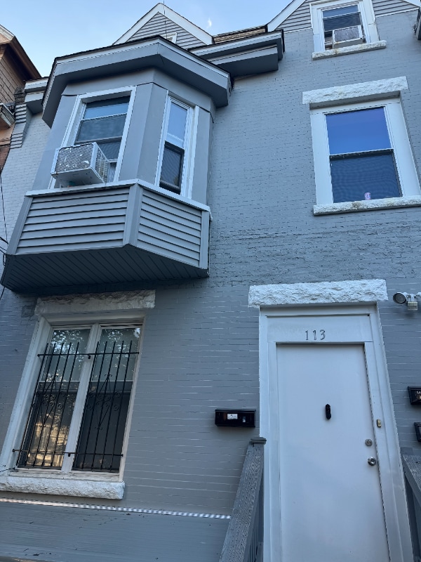 Building Photo - 113 S 11th St Unit Apartment 1