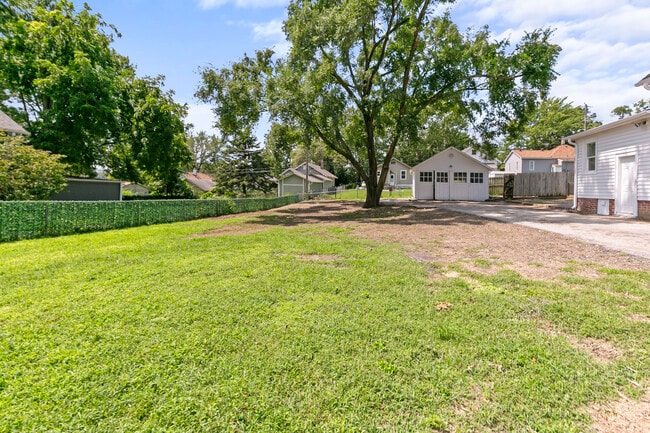 Building Photo - 2320 N 63rd St Rental