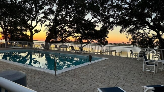 Building Photo - 209 W Miracle Strip Pkwy Unit APT F104