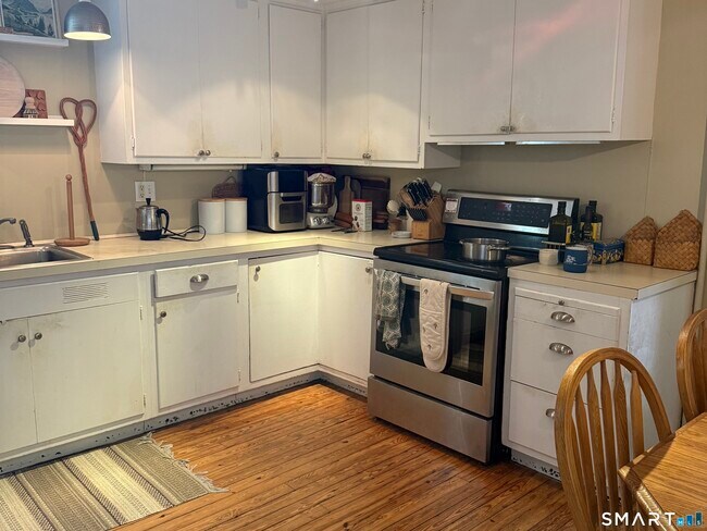 Photo - 252 W Norwalk Rd