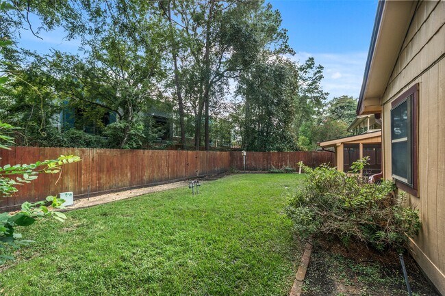 Building Photo - 523 S Rivershire Dr