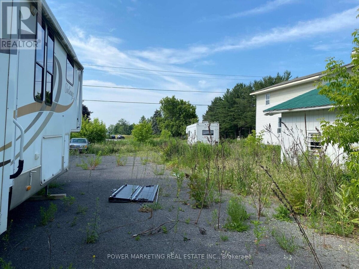 Photo - 4075 Navan Rd