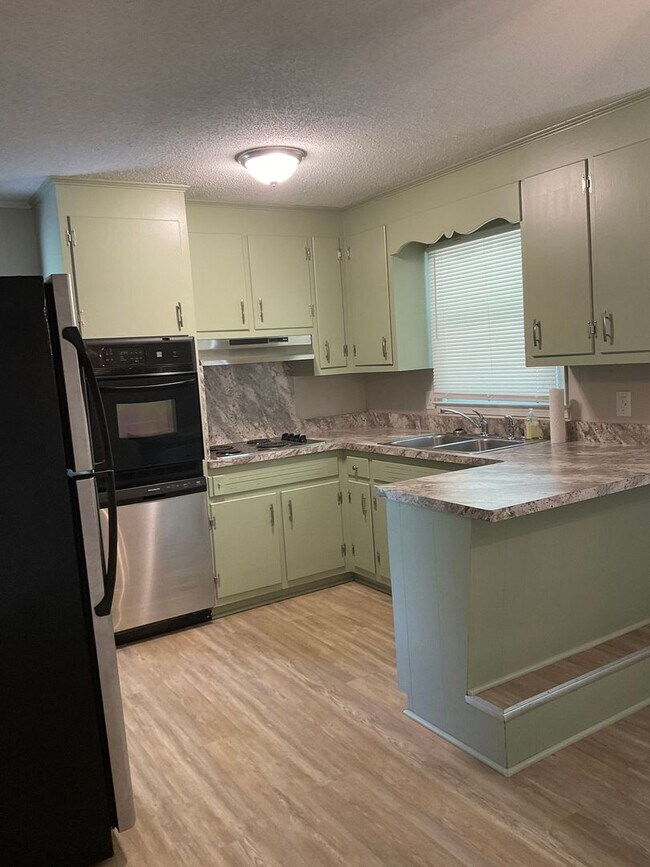 Photo - Available Now!! Beautiful 3 Bedroom