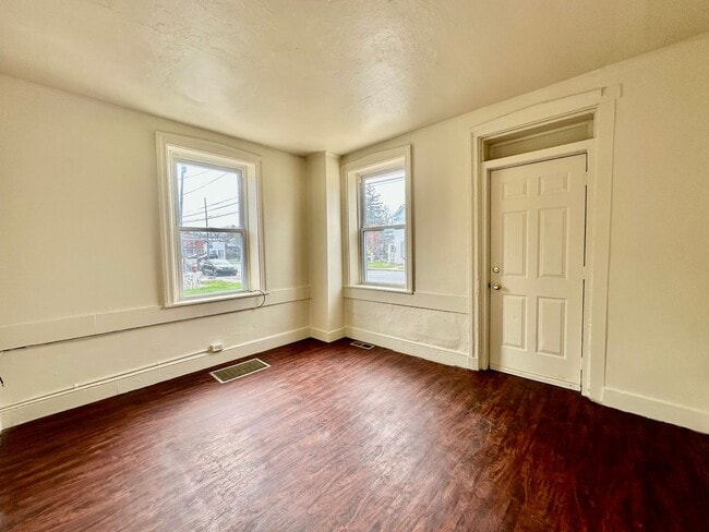 Photo - MAIN153 Unidad A