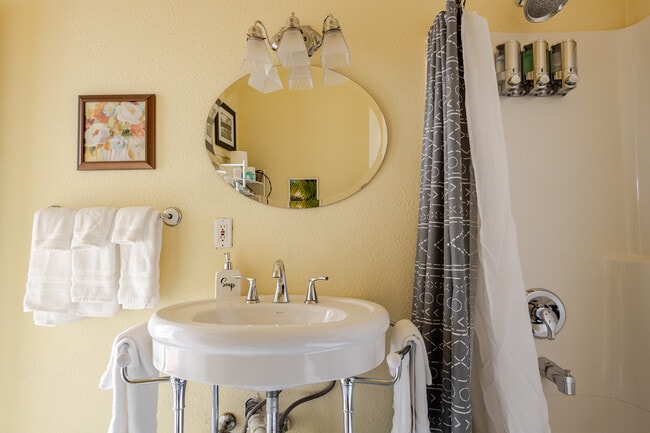 Photo - Charming 2-Bedroom Home Near Downtown Bellingham – Private Yard & Cozy Living