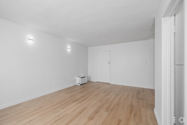 1BR, 1BA - 750SF - Living Room