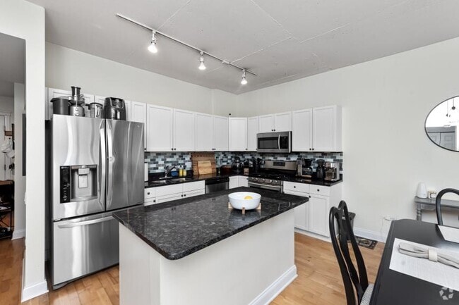 Building Photo - 2 bedroom in Chicago IL 60607 Unit 607 Rental