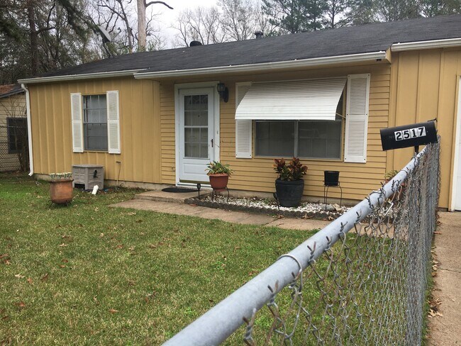 Photo - 2517 Crape Myrtle St House