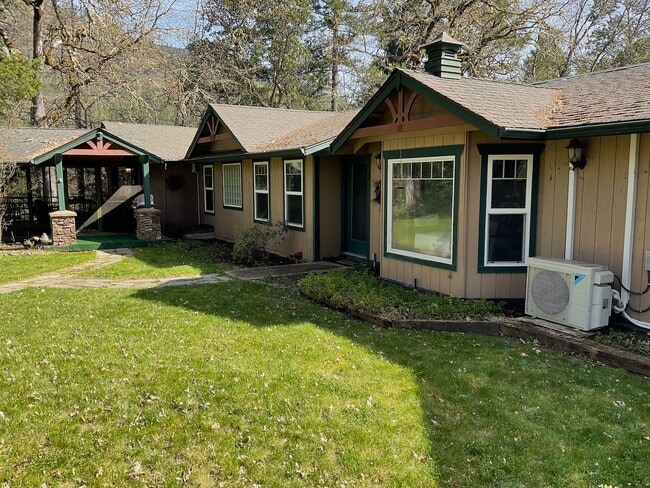 Building Photo - 439 Canyon Oak Dr