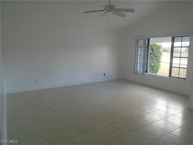 Photo - 1228 Trafalgar Pkwy