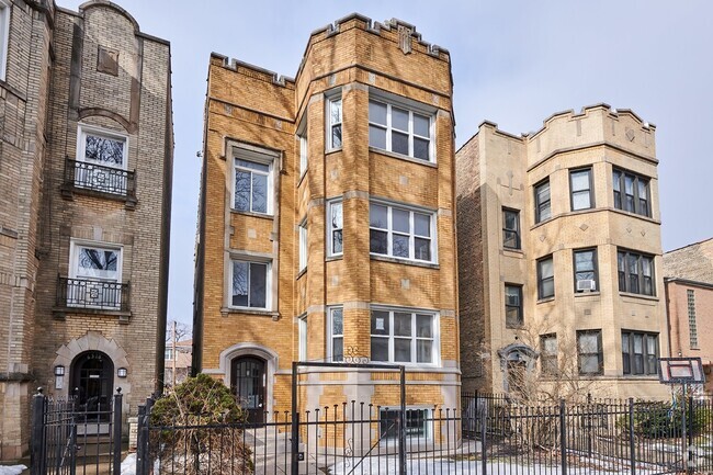 Building Photo - 6322 N Francisco Ave Rental