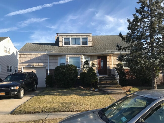 Building Photo - 81 Waterford Rd Unit Lower