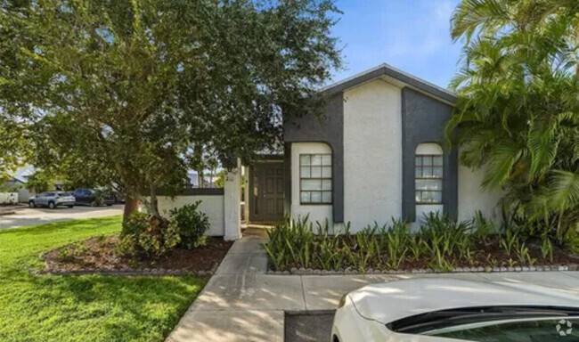 Building Photo - 210 SW Sterret Cir Rental