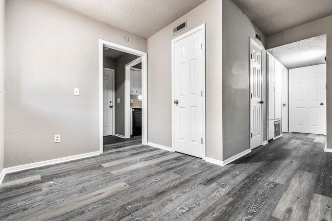 Photo - 918 Delmar Cir