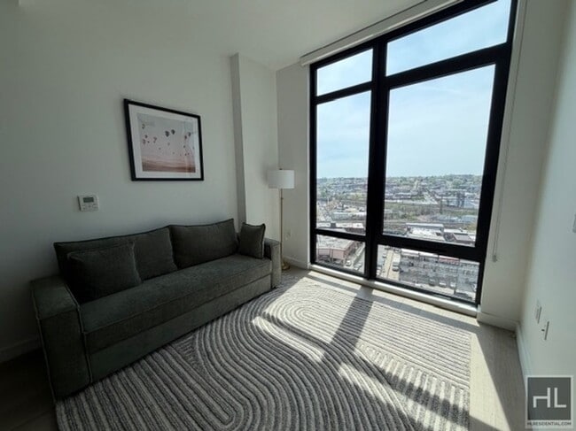 Luxurious Woodside 1 Bedroom with Views!