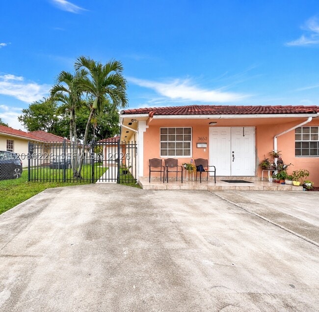 Photo - 3650 SW 27th St Unit 3650