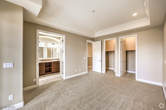 Building Photo - 10 Via Vasari Rental