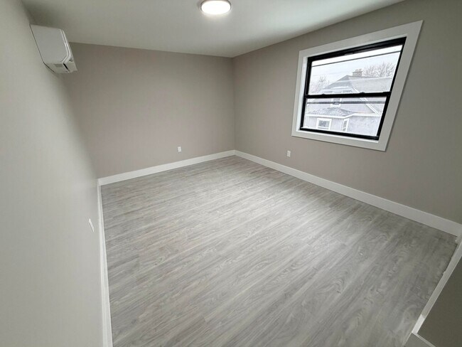 194 N Lake Ave Unit 2
