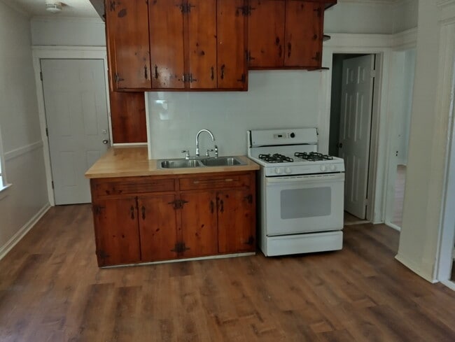 Building Photo - 113 Division St Unit 1