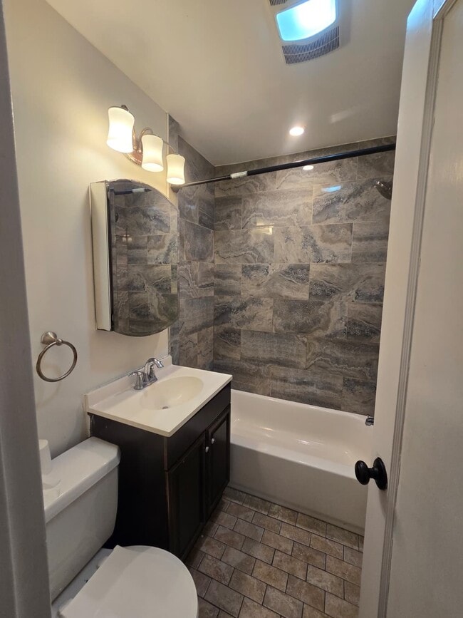 Photo - 382 Amherst Rd